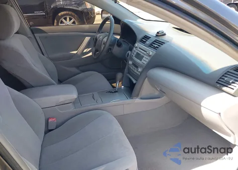 2010 Toyota Camry Hybrid z USA, uszkodzony, nr VIN 4T1BB3EK5AU117111